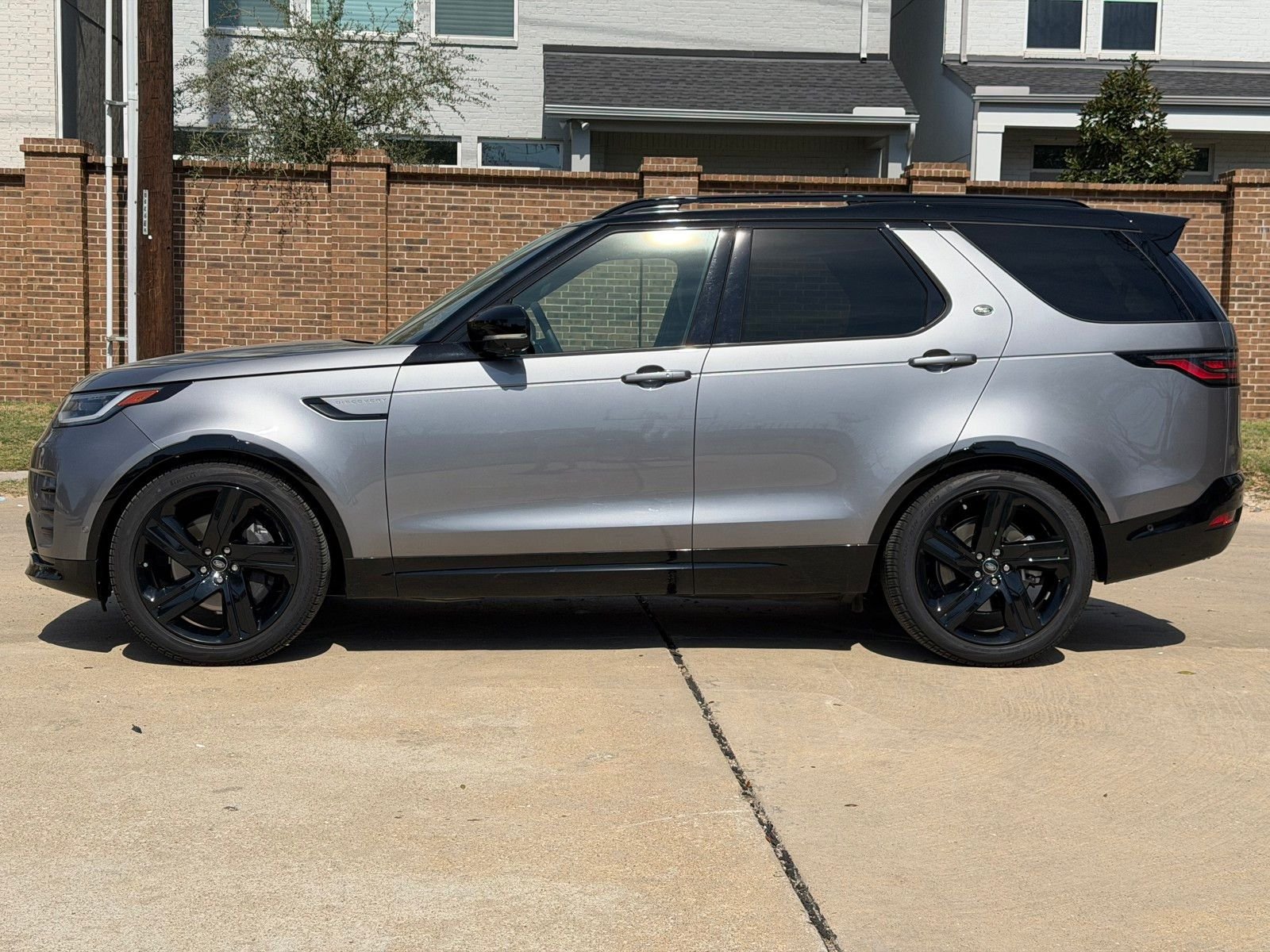 Used 2024 Gray Land Rover Dynamic SE image 13