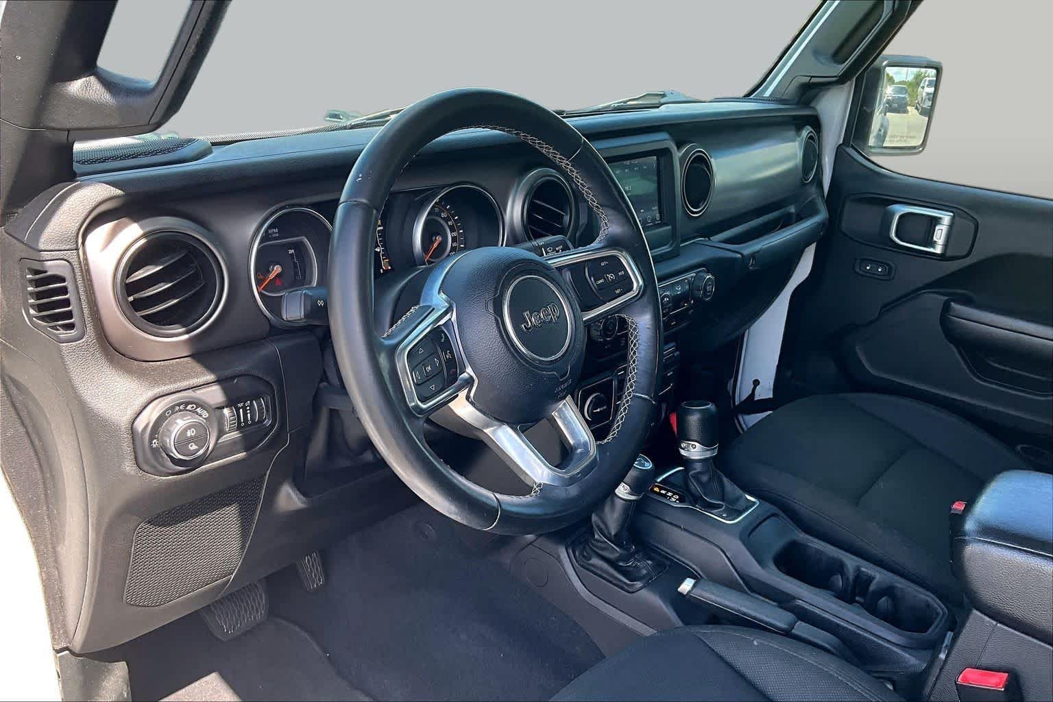 Used 2020 Bright White Clearcoat Jeep Sport S image 17