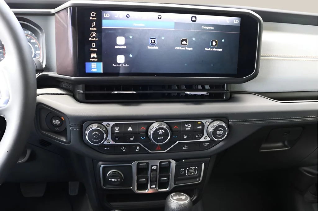 Used 2025 White Jeep Sahara image 22