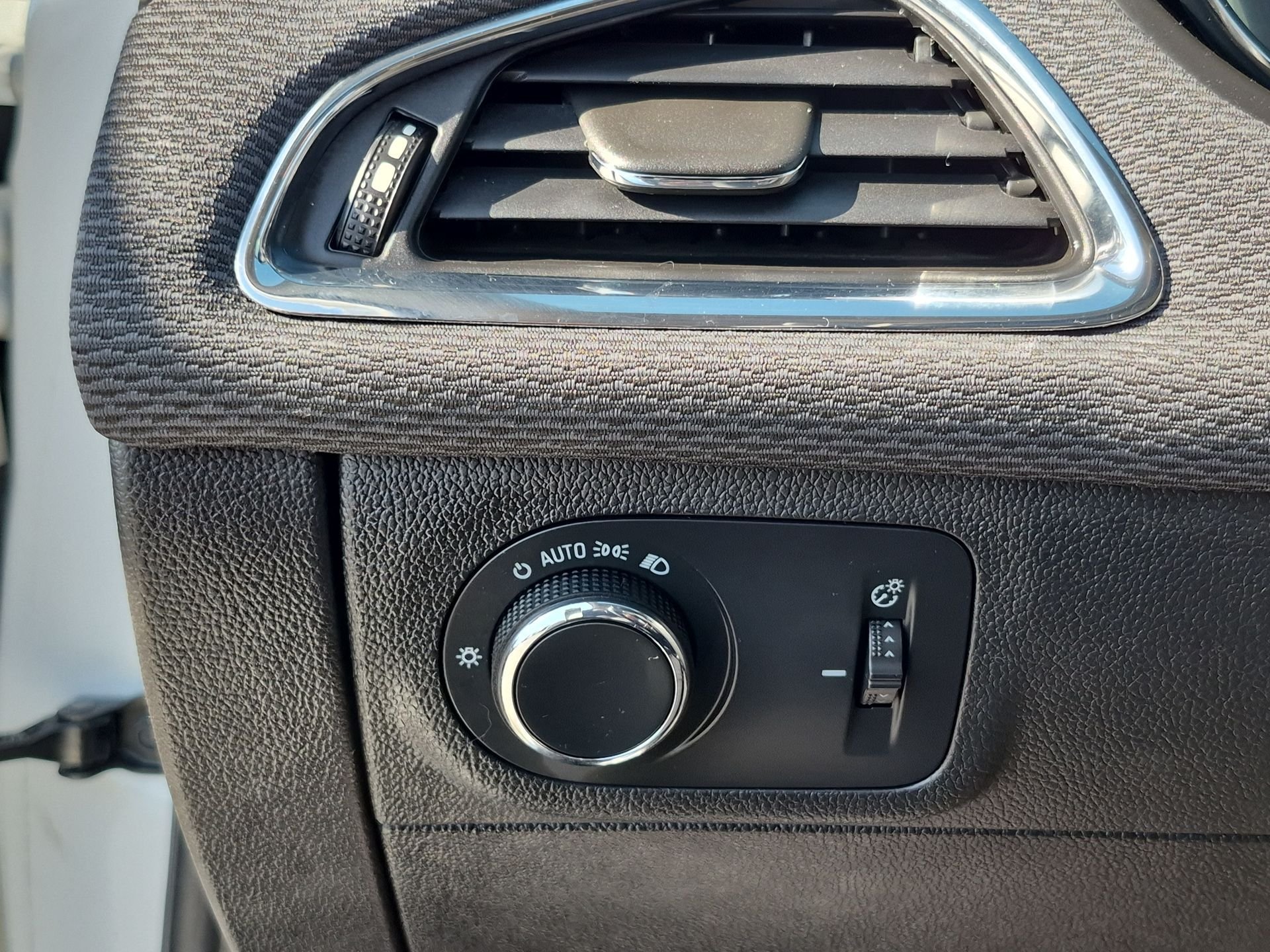 Used 2019 White Chevrolet LS image 18