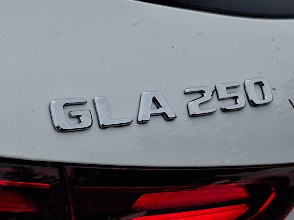 New 2026 Polar White Mercedes-Benz GLA 250 image 21