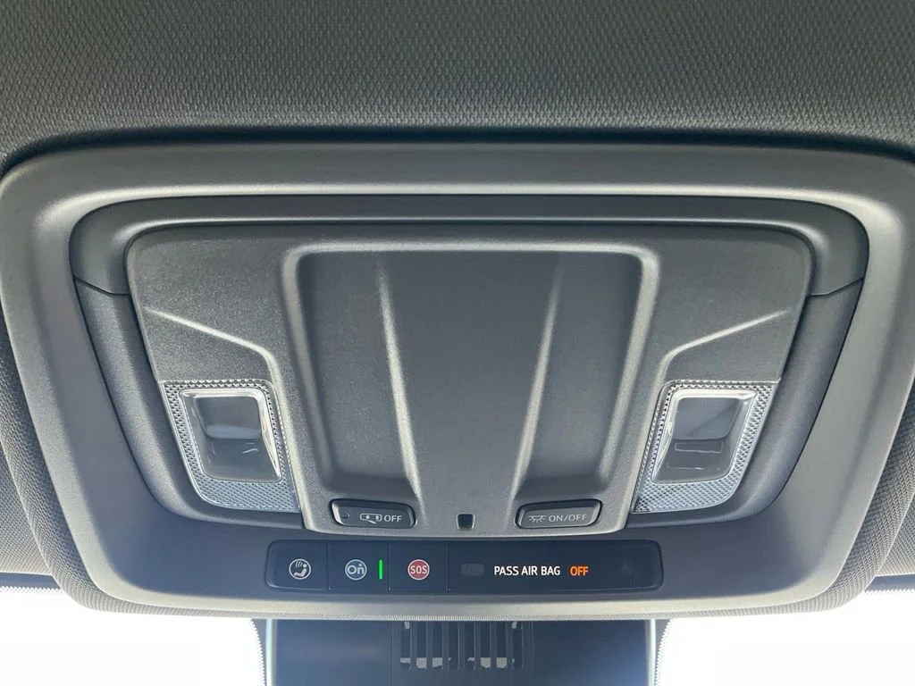 Used 2025 Summit White Chevrolet RST image 30