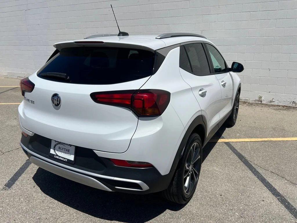 Used 2022 Summit White Buick Select image 6