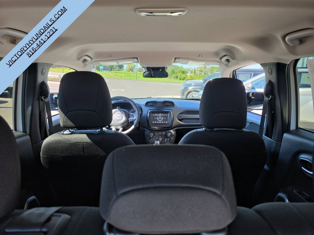 Used 2018 White Jeep Latitude image 23