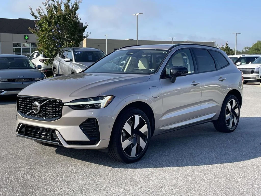 Used 2025 Bright Dusk Metallic Volvo Plus image 24