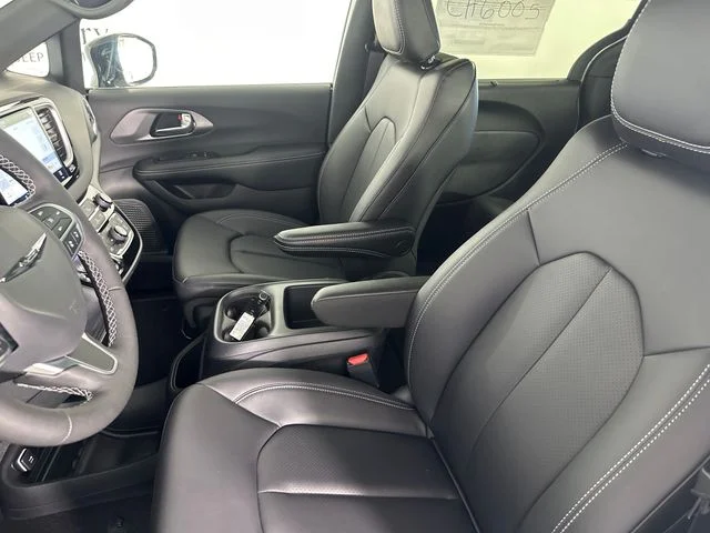 2026 Chrysler Voyager LX - Photo 19
