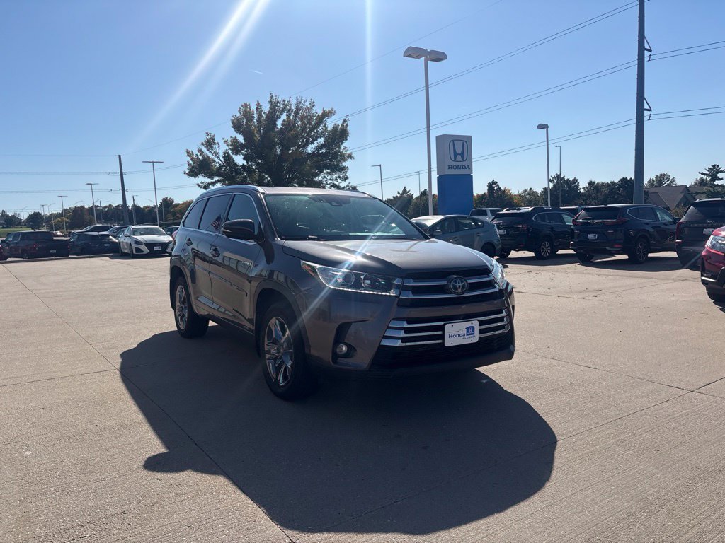 Used 2019 Predawn Gray Mica Toyota Limited Platinum image 3