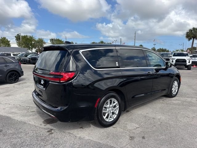 2026 Chrysler Pacifica Select - Photo 7