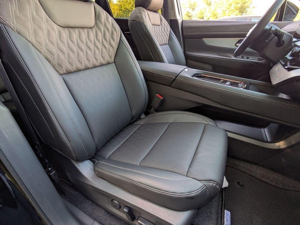 New 2026 Super Black Nissan Platinum image 34