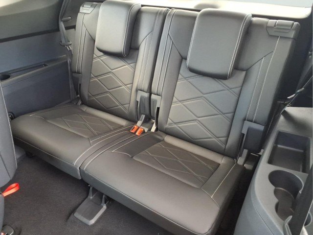 New 2026 Silver Mist Metallic Volkswagen SE w/Technology 4M image 15