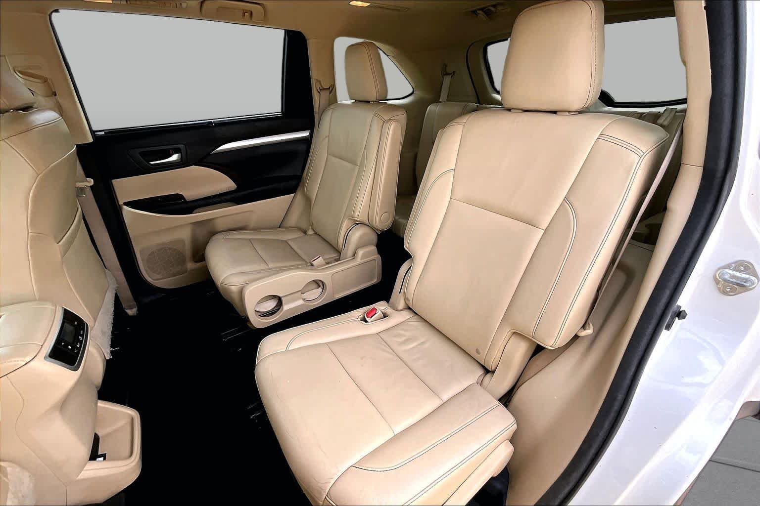 Used 2015 Blizzard Pearl Toyota XLE image 20