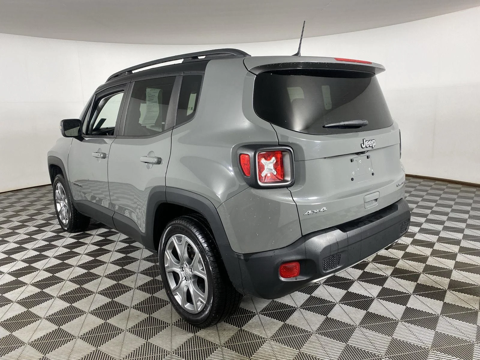 Used 2020 Sting-Gray Clearcoat Jeep Limited image 5