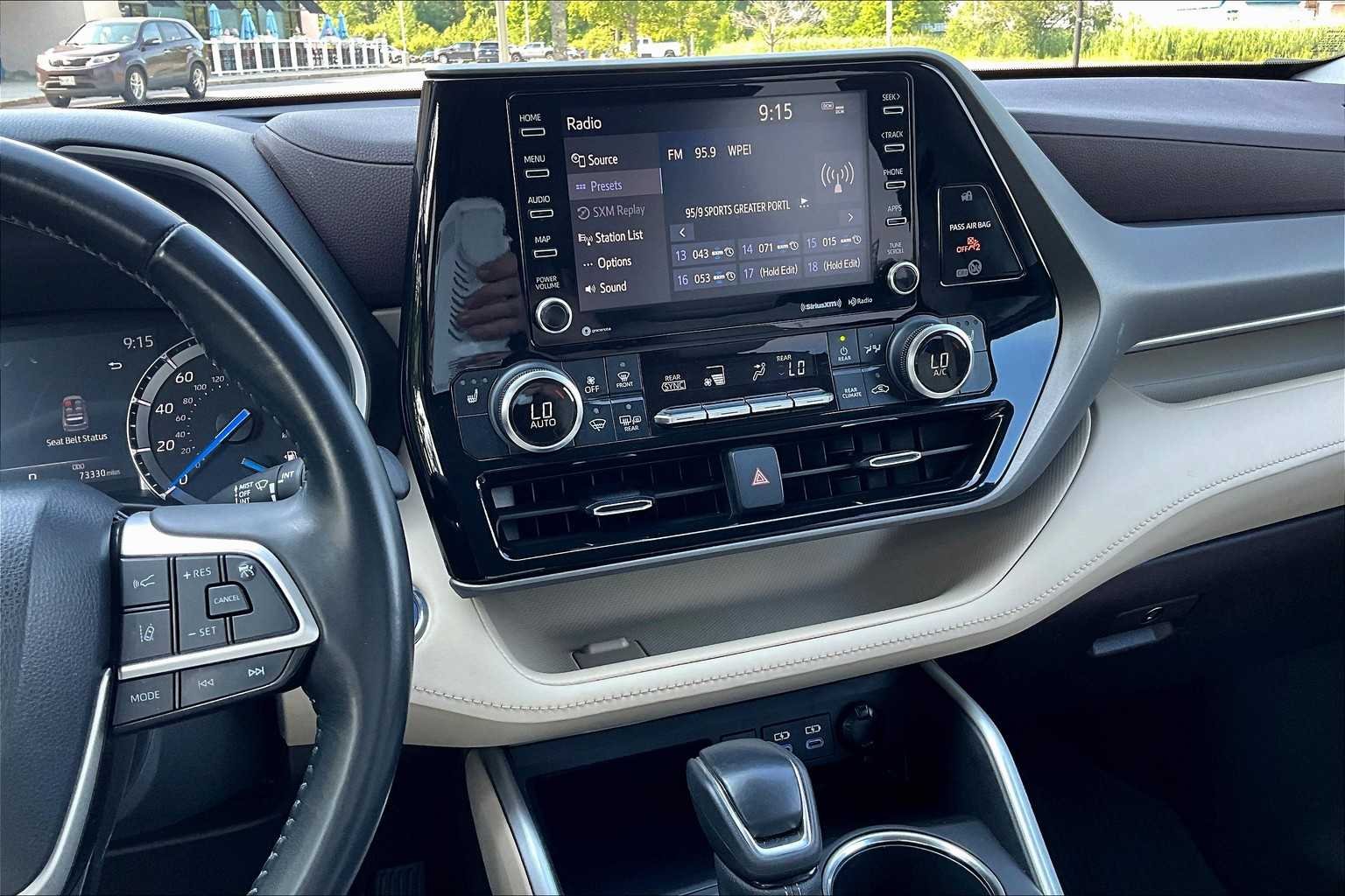 Pre-Owned 2022 Toyota Highlander Hybrid XLE