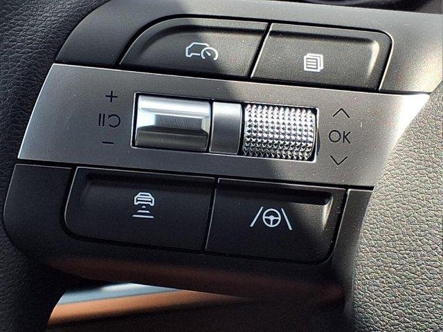New 2026 White Hyundai SE FWD image 21
