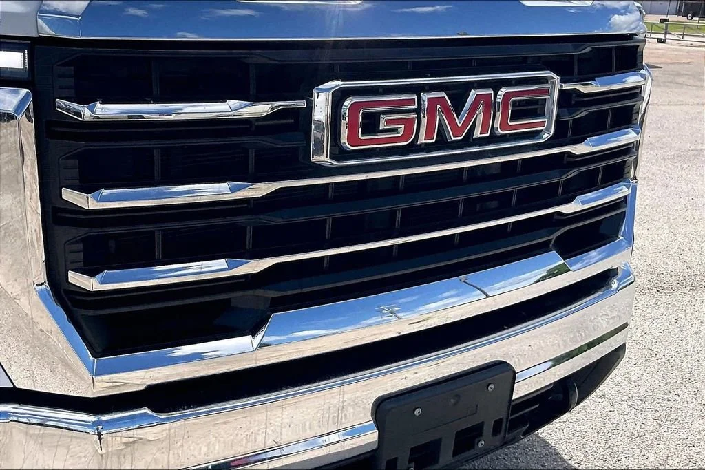 Used 2024 Summit White GMC SLE image 34