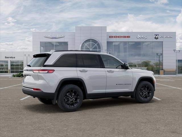New 2026 Bright White Clear-Coat Exterior Paint Jeep Laredo Altitude image 30