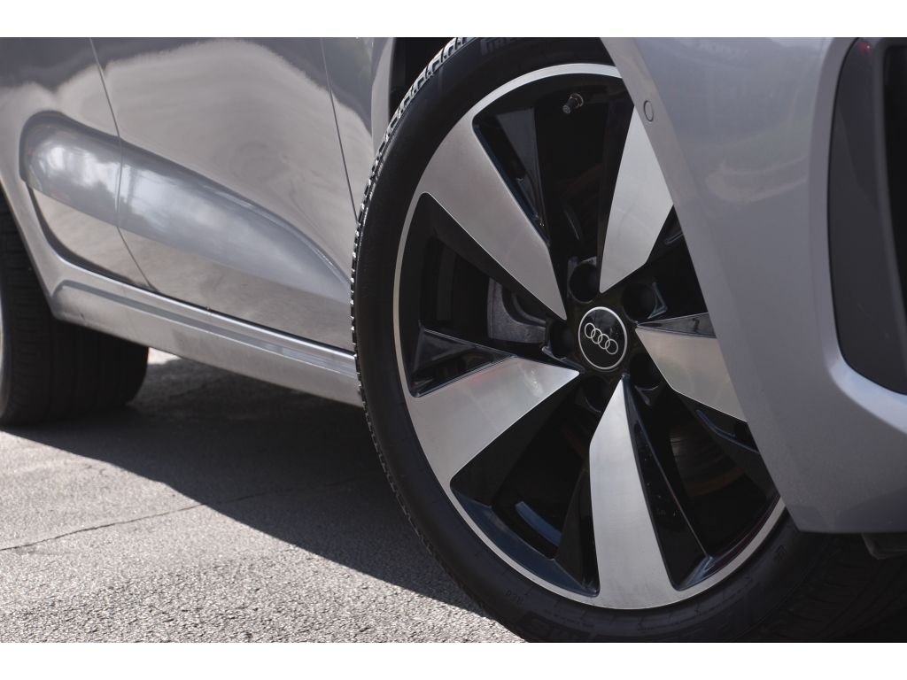 Used 2025 Florett Silver Metallic Audi Premium Plus image 9