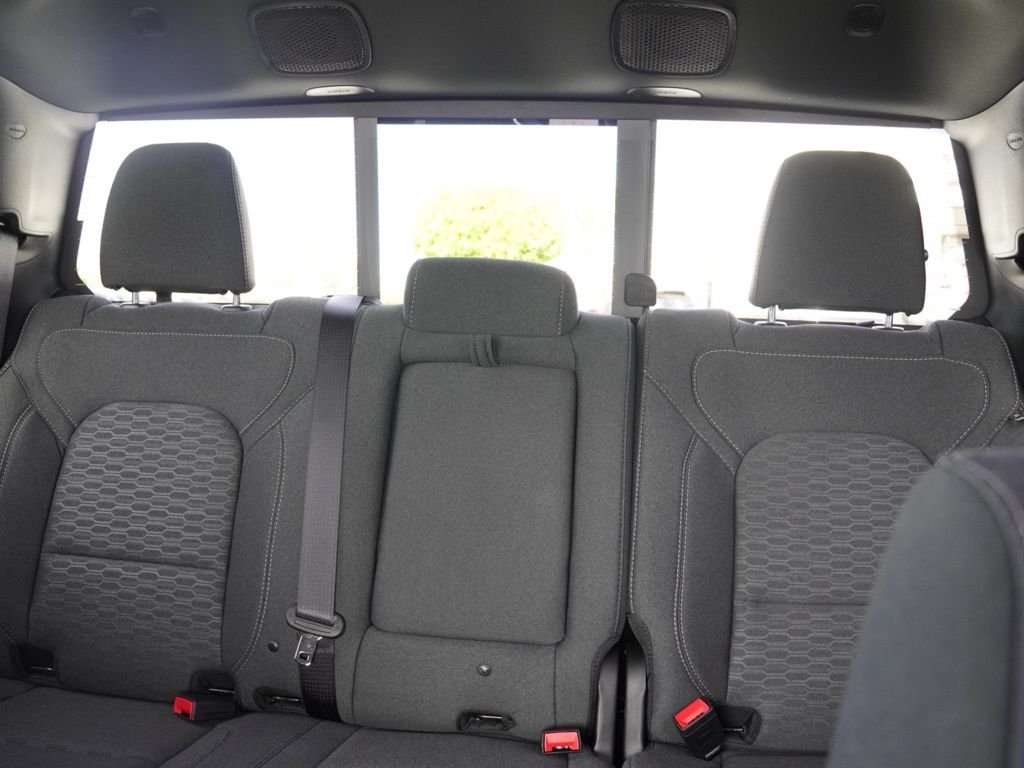 New 2026 Bright White Clear-Coat Exterior Paint RAM Big Horn/Lone Star image 31