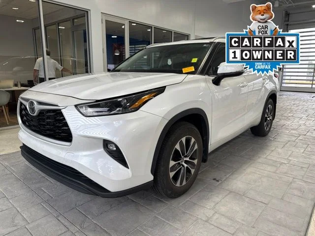 Used 2023 Pearl Toyota XLE image 2