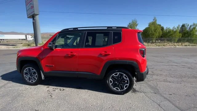 Used 2017 Colorado Red Jeep Trailhawk image 6