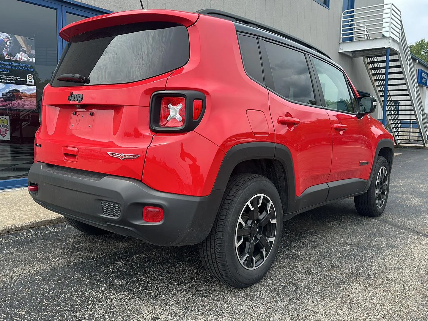 Used 2023 Colorado Red Clearcoat Jeep Trailhawk image 5