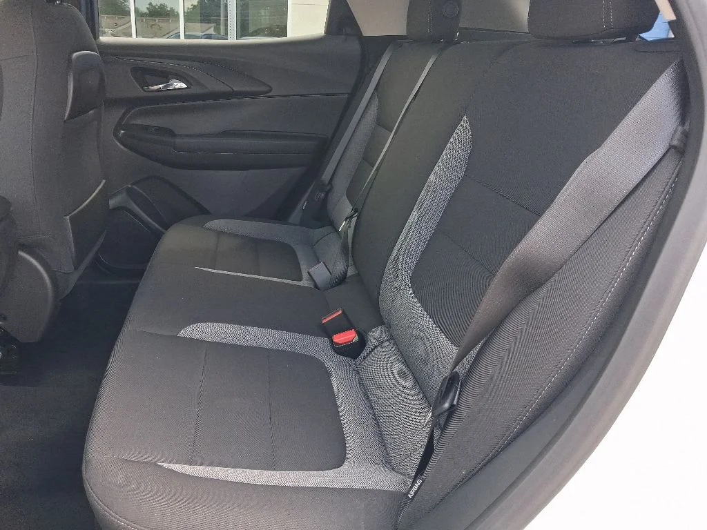 Used 2025 White Chevrolet LT image 21