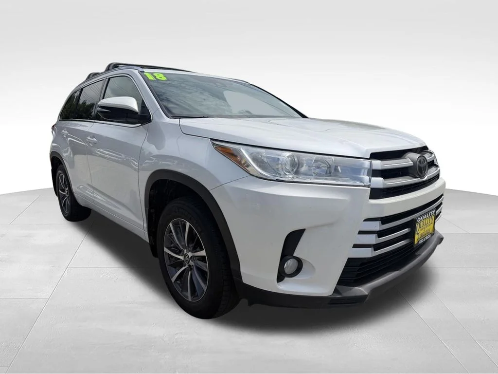 Used 2018 White Toyota XLE image 7