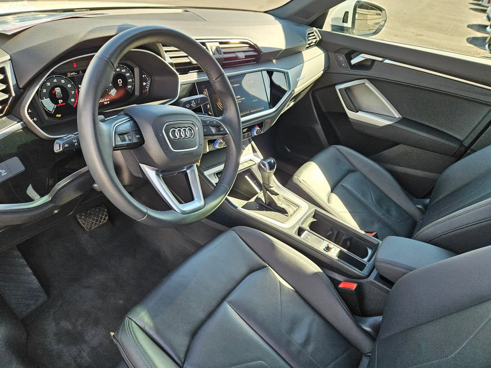 Used 2025 Glacier White Metallic Audi S line Premium image 10