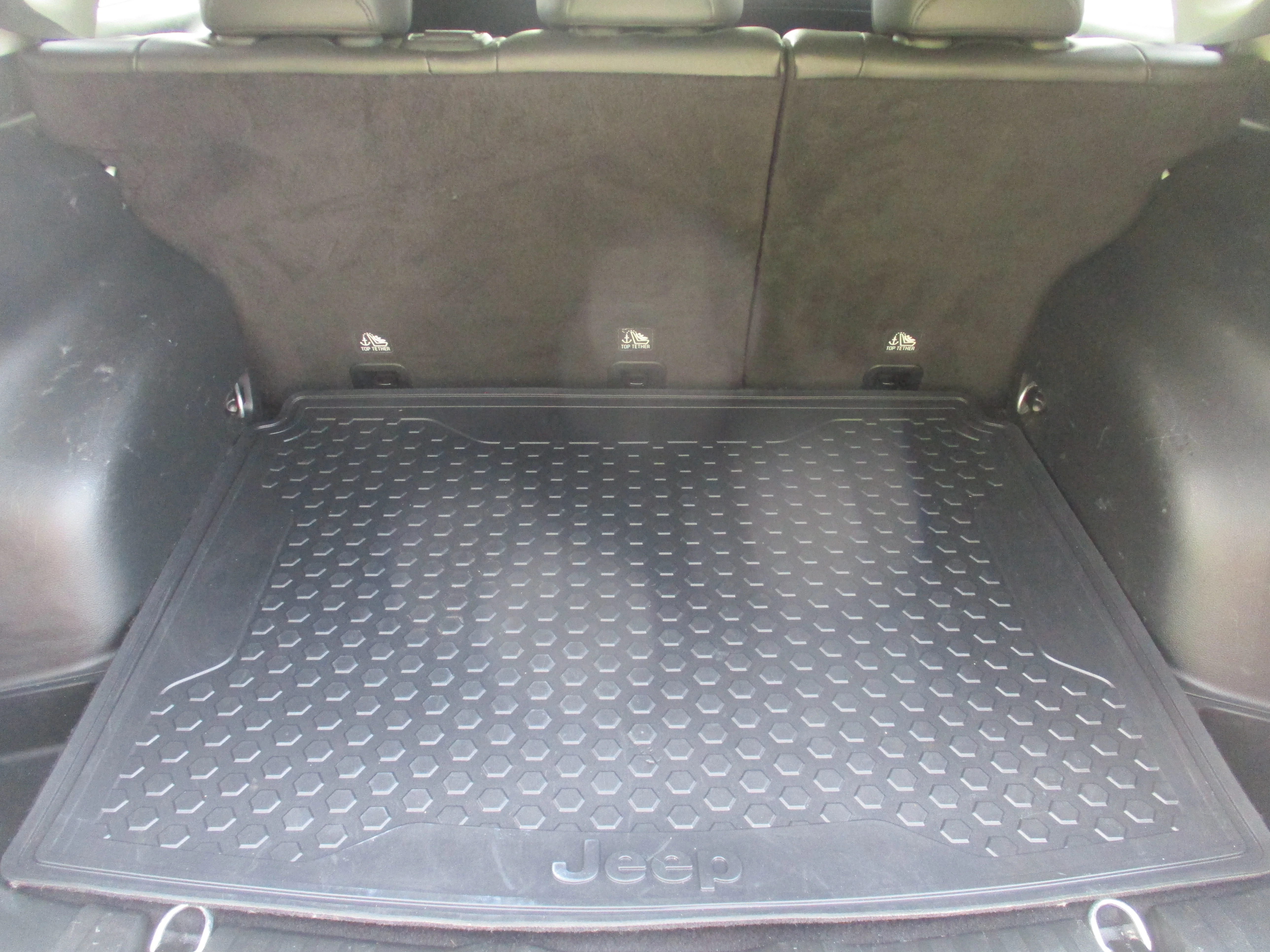 Used 2020 White Clearcoat Jeep Latitude image 45