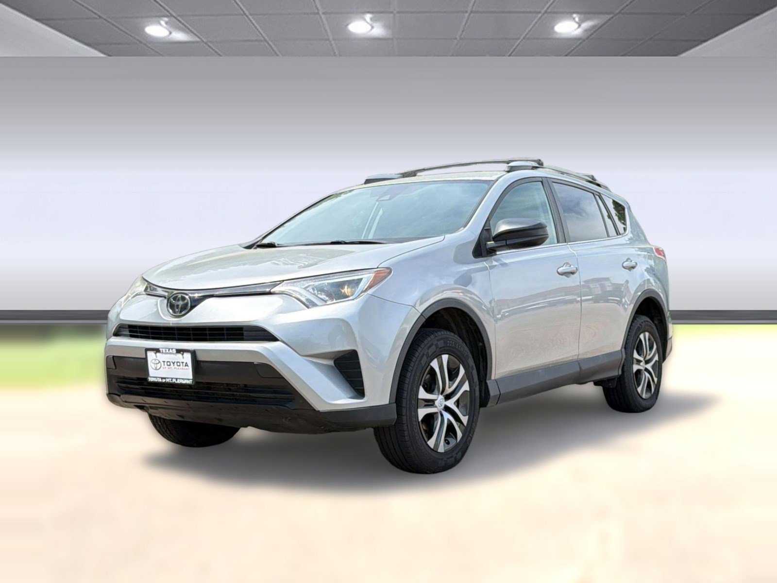 Used 2018 Toyota RAV4 LE with VIN 2T3ZFREV1JW463731 for sale in Mount Pleasant, TX