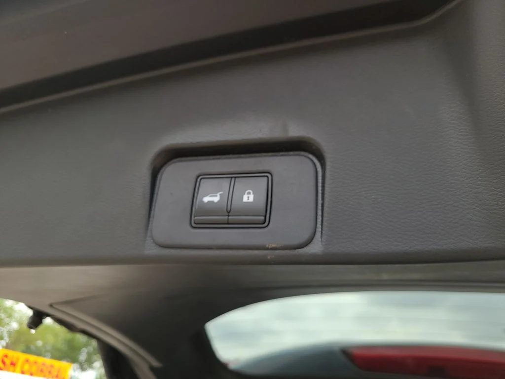 Used 2022 Gray Nissan SL image 15