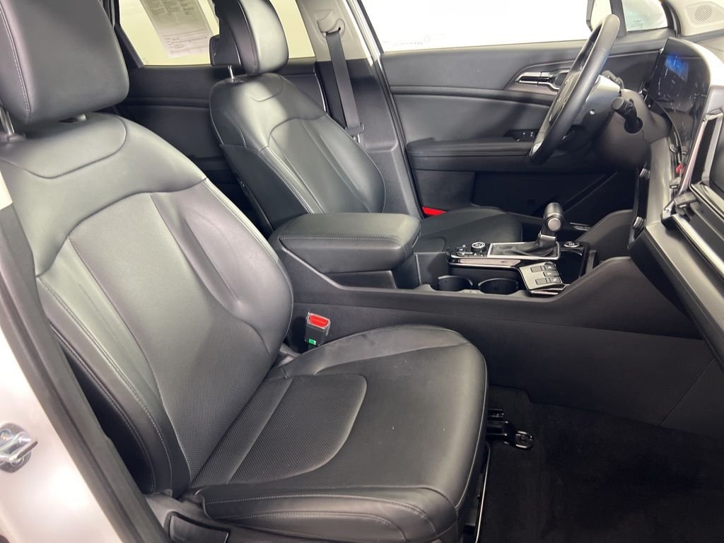 Used 2023 White Kia SX image 25