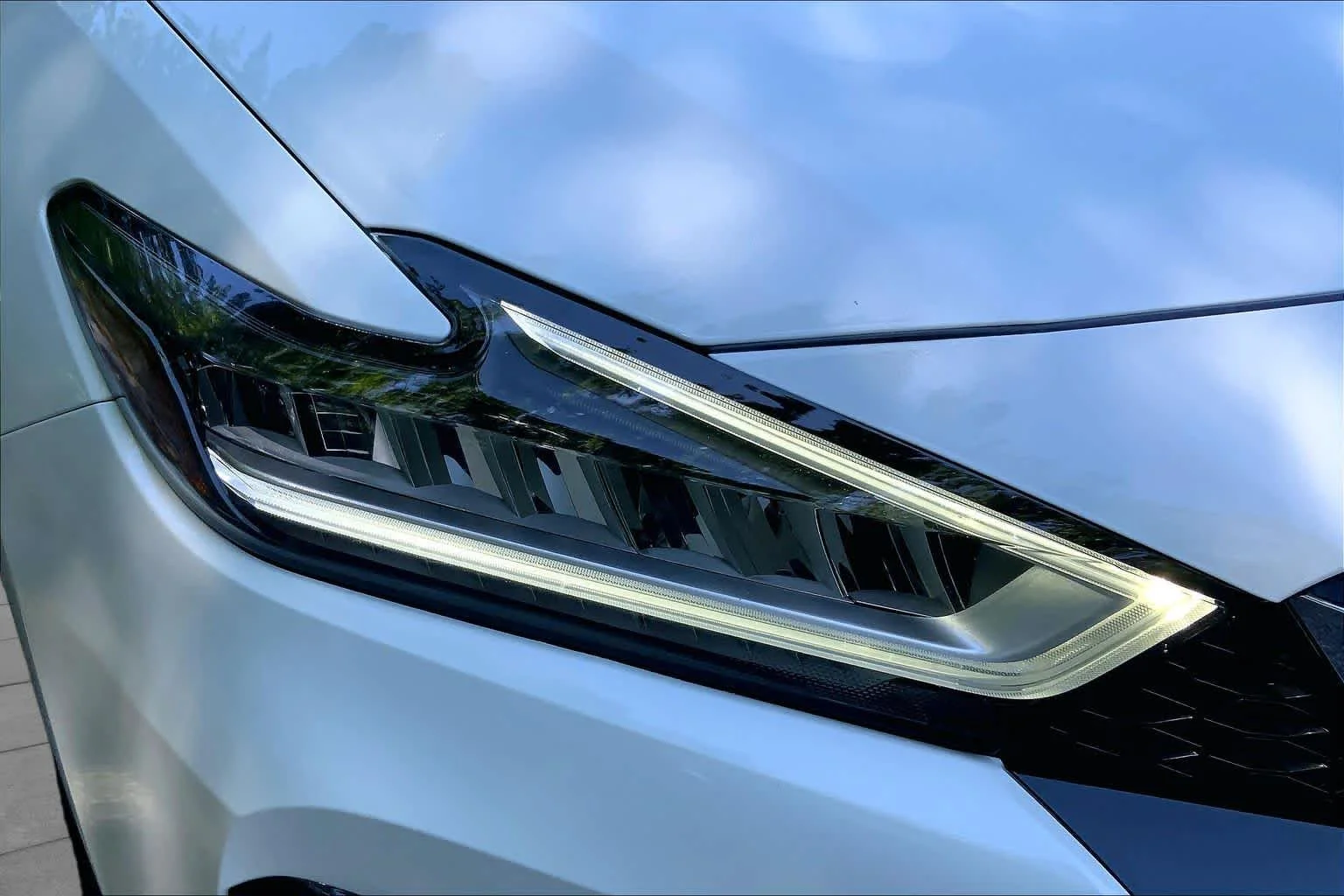 Used 2019 Pearl White Tricoat Nissan Platinum image 26