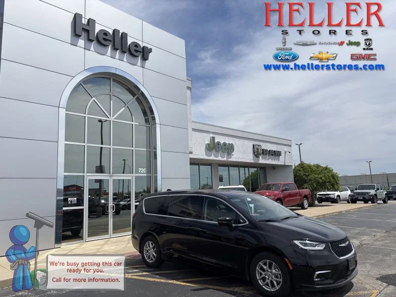 2024 Chrysler Pacifica Touring L's photo