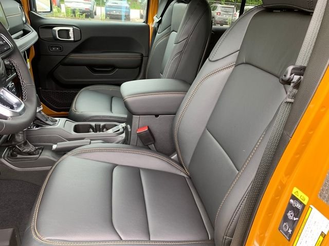 New 2026 Goldilocks Exterior Paint Jeep Sahara image 13