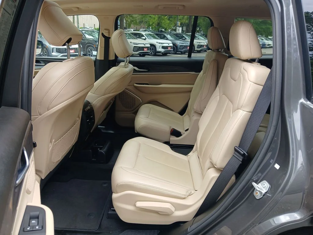 Used 2022 Gray Jeep Limited image 32