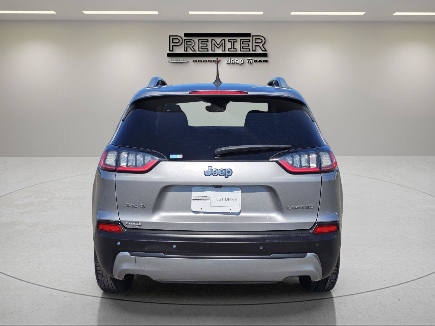 Used 2019 Billet Silver Metallic Clearcoat Jeep Limited image 11