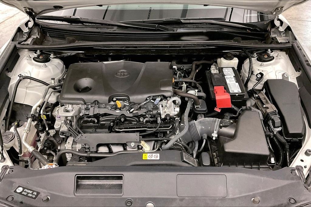 Used 2022 White Toyota LE image 14