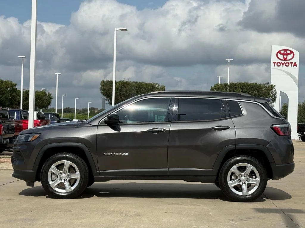 Used 2023 Jeep Compass Latitude with VIN 3C4NJDBN0PT516312 for sale in Bastrop, TX