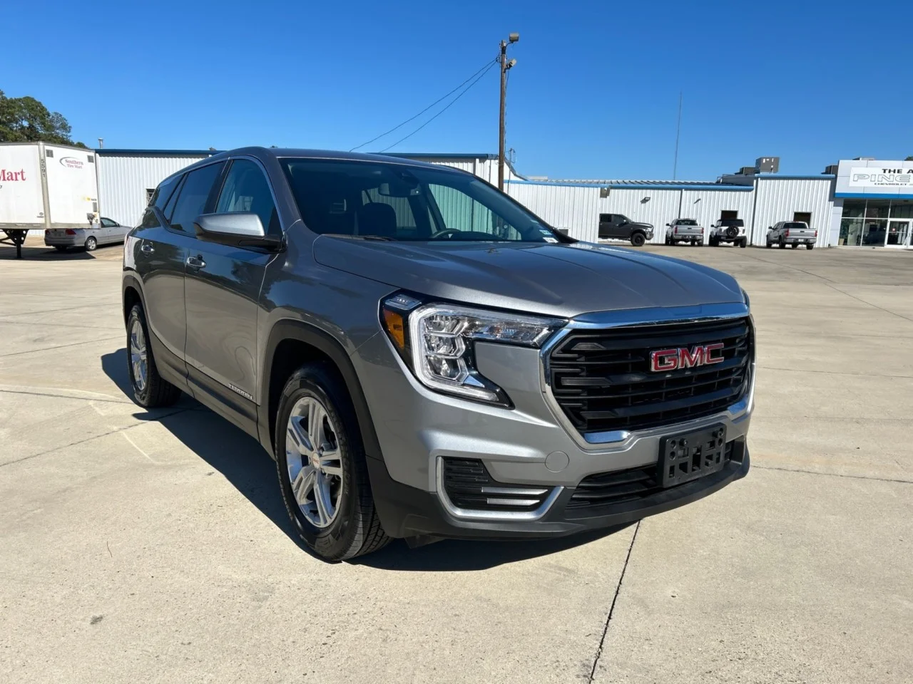 Used 2024 Sterling Metallic GMC SLE image 2