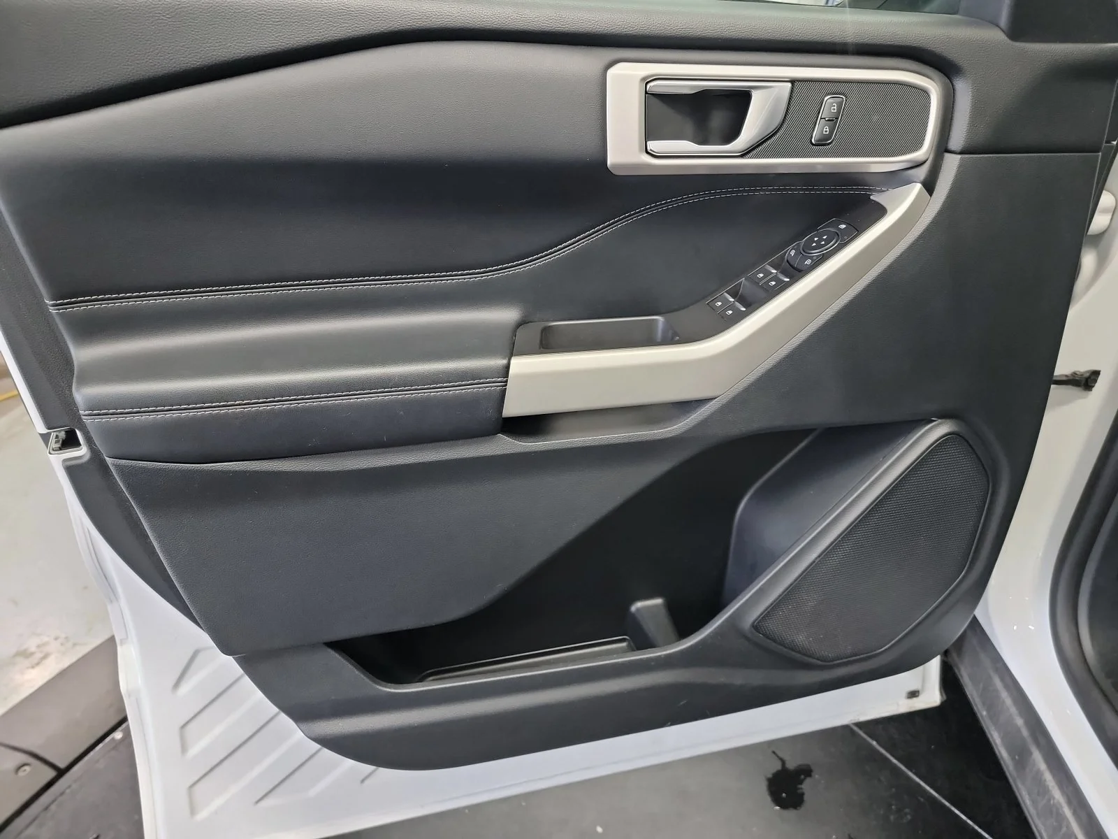 Used 2021 Oxford White Ford XLT image 12