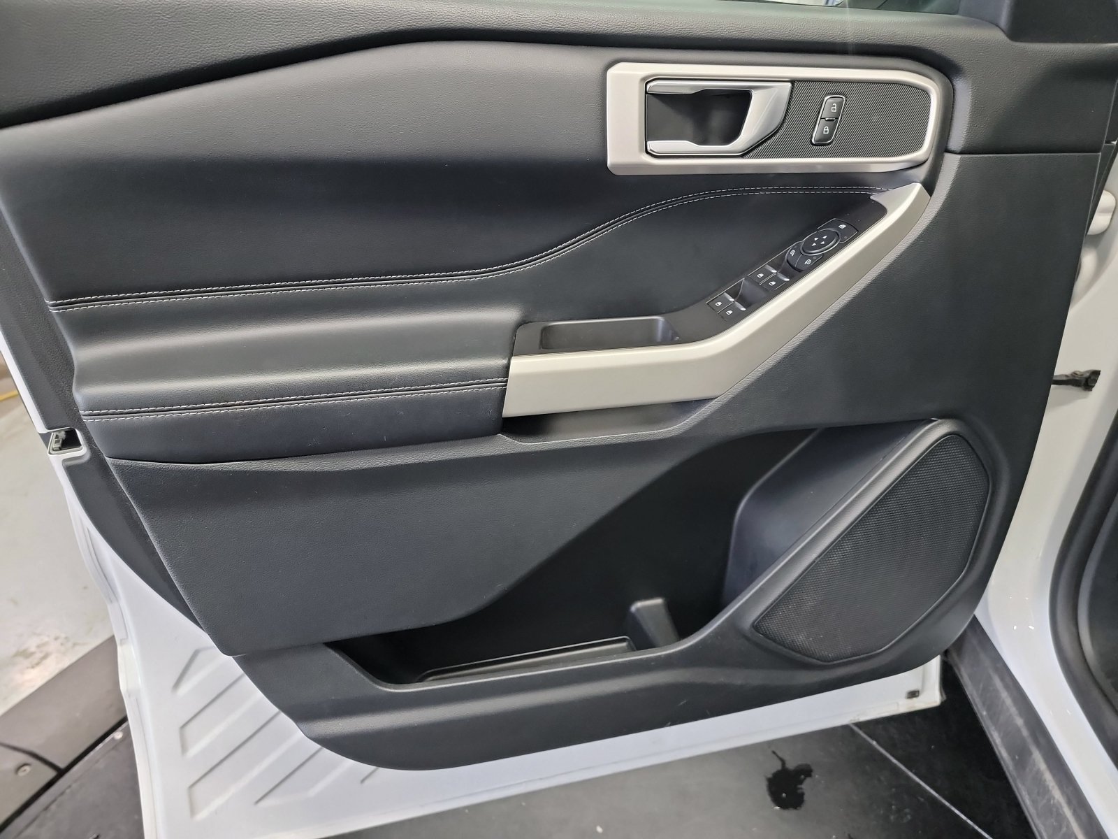 Used 2021 Oxford White Ford XLT image 12
