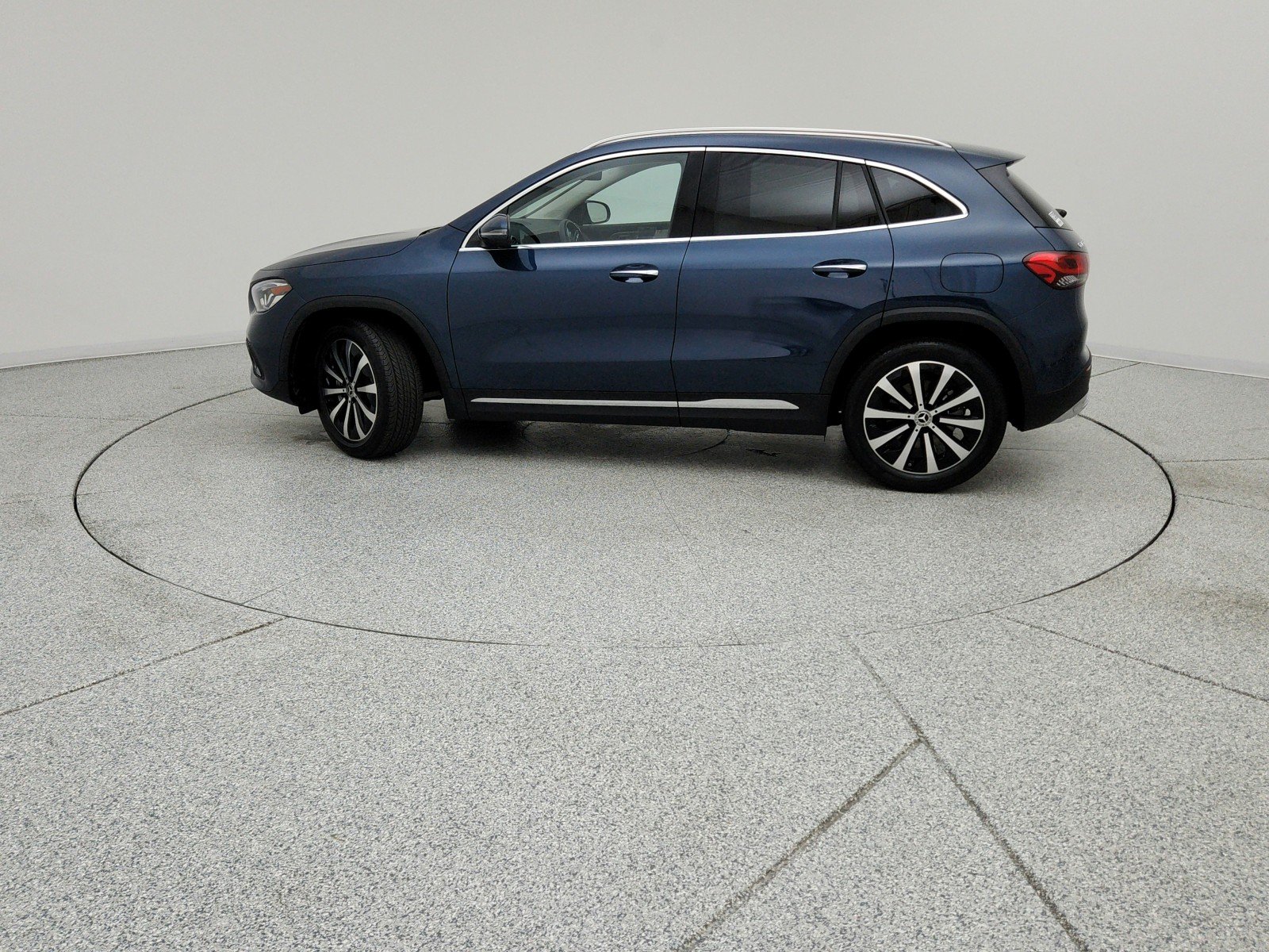Used 2023 Denim Blue Metallic Mercedes-Benz GLA 250 image 11