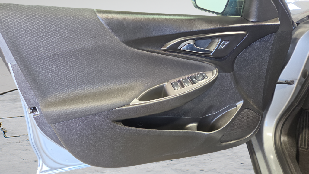 Used 2023 Gray Chevrolet LT image 28