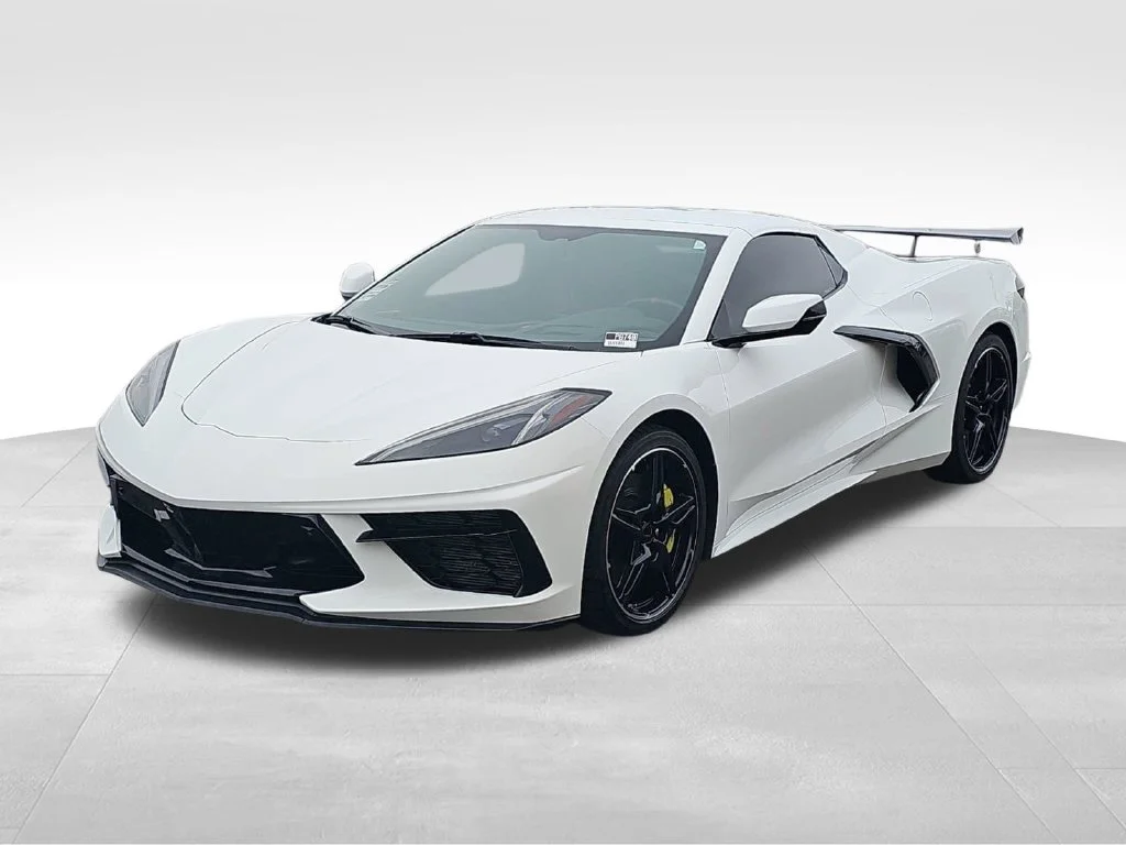 Used 2022 White Chevrolet Stingray image 7