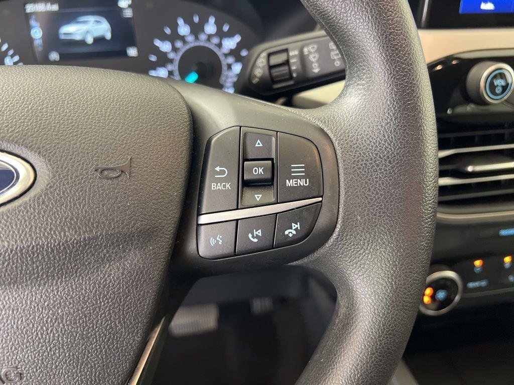 Used 2022 White Metallic Ford SE image 18
