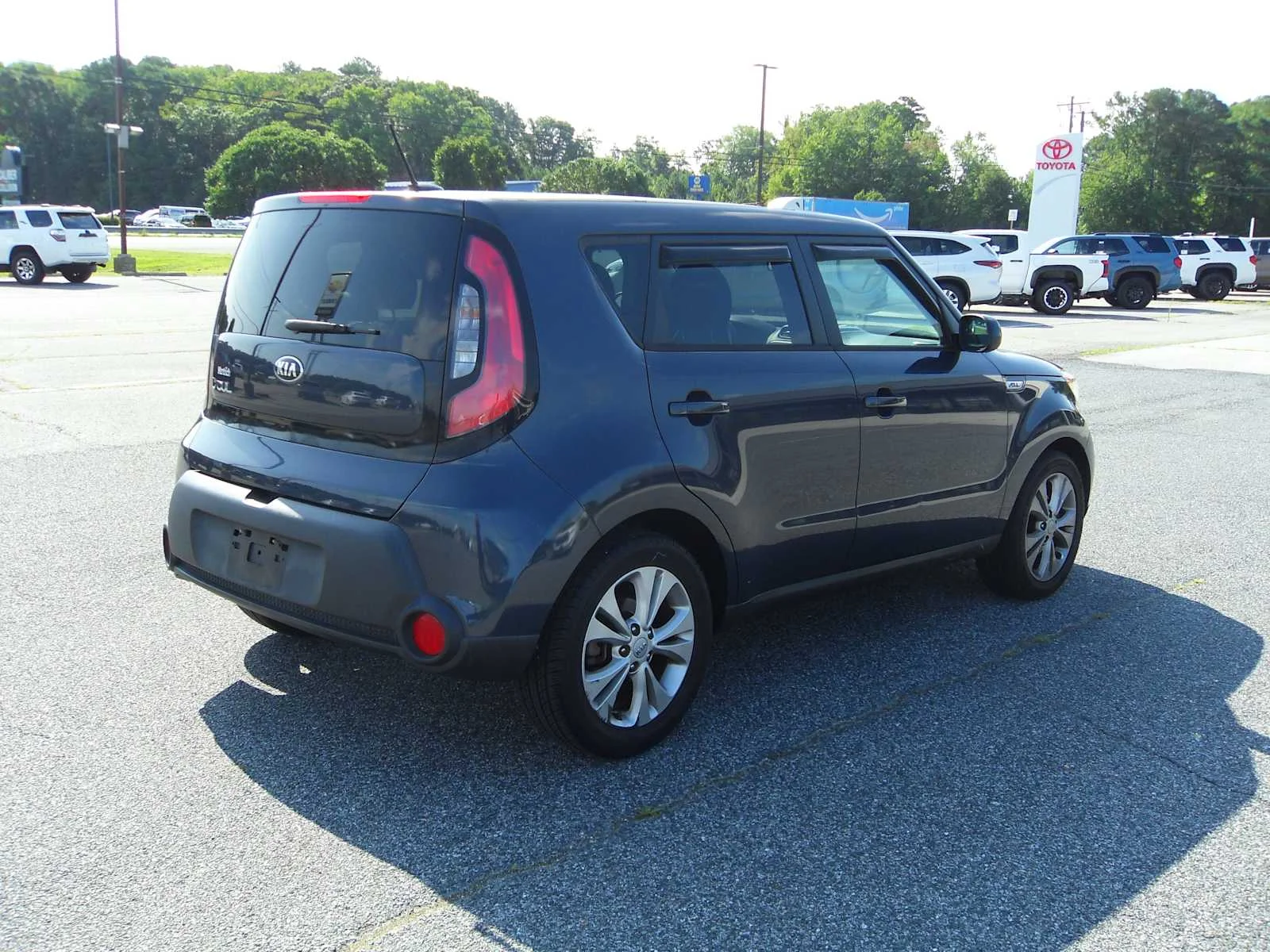 Used 2015 Fathom Blue Kia + image 5