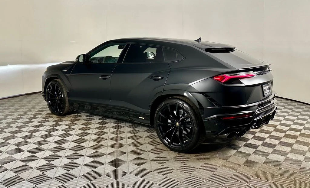 Used 2024 Black Lamborghini S image 5