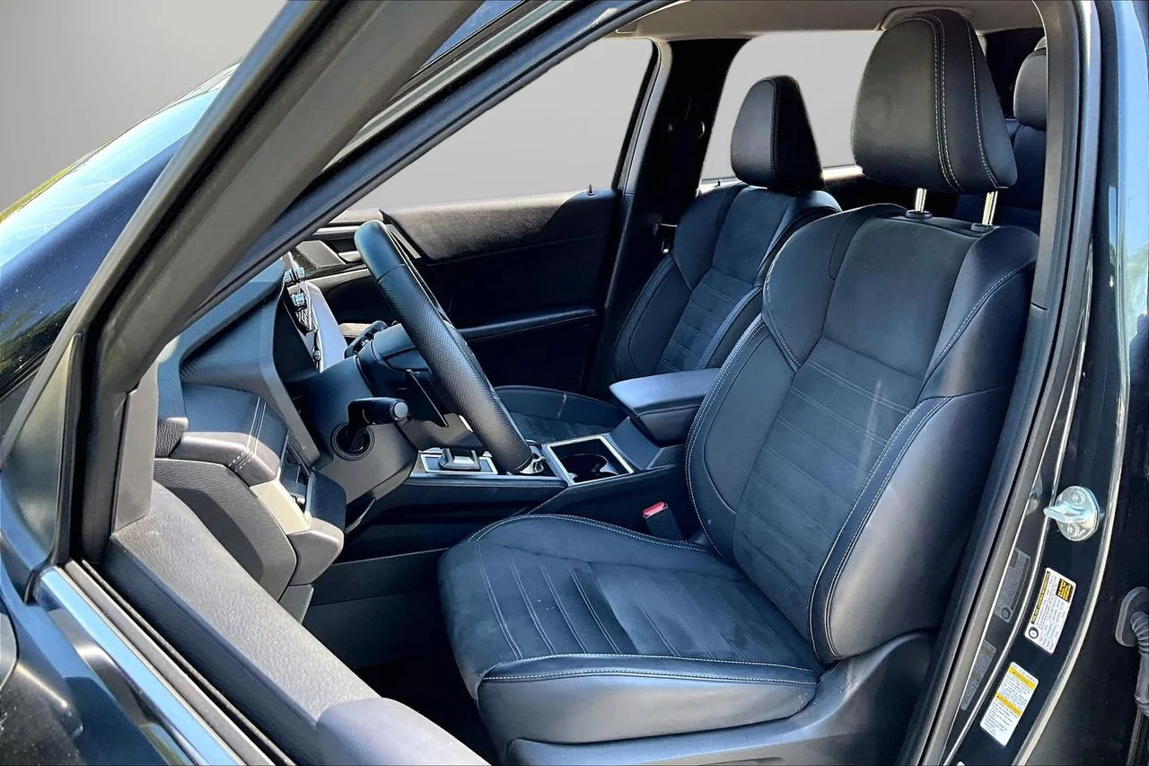 Certified Used 2024  Mitsubishi SE image 21