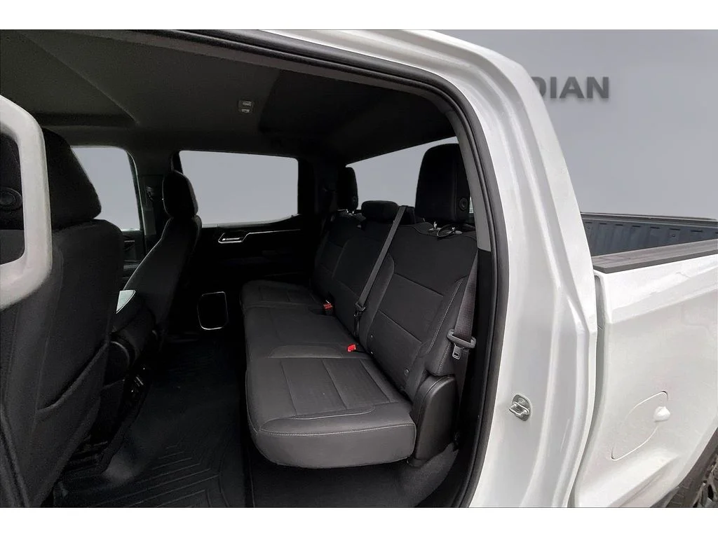 Used 2024 Summit White Chevrolet LT image 18